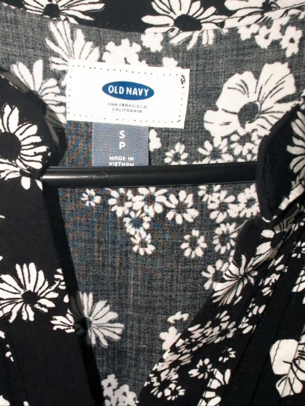 Old Navy Black and White Floral V-Neck Dress - Picture 5 of 8